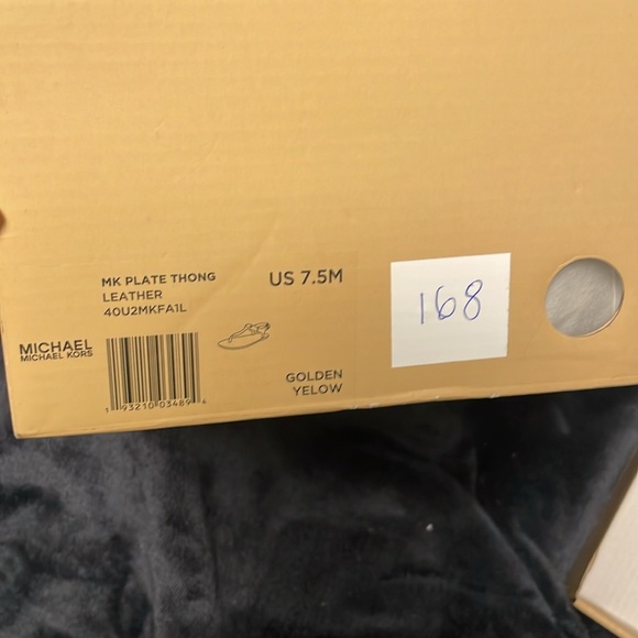 Michael kors mk plate thong golden yellow . - Picture 6 of 6